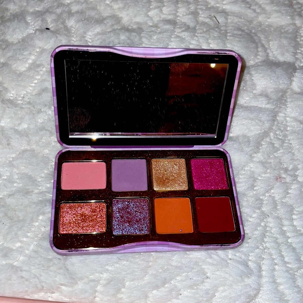 Too faced pallet